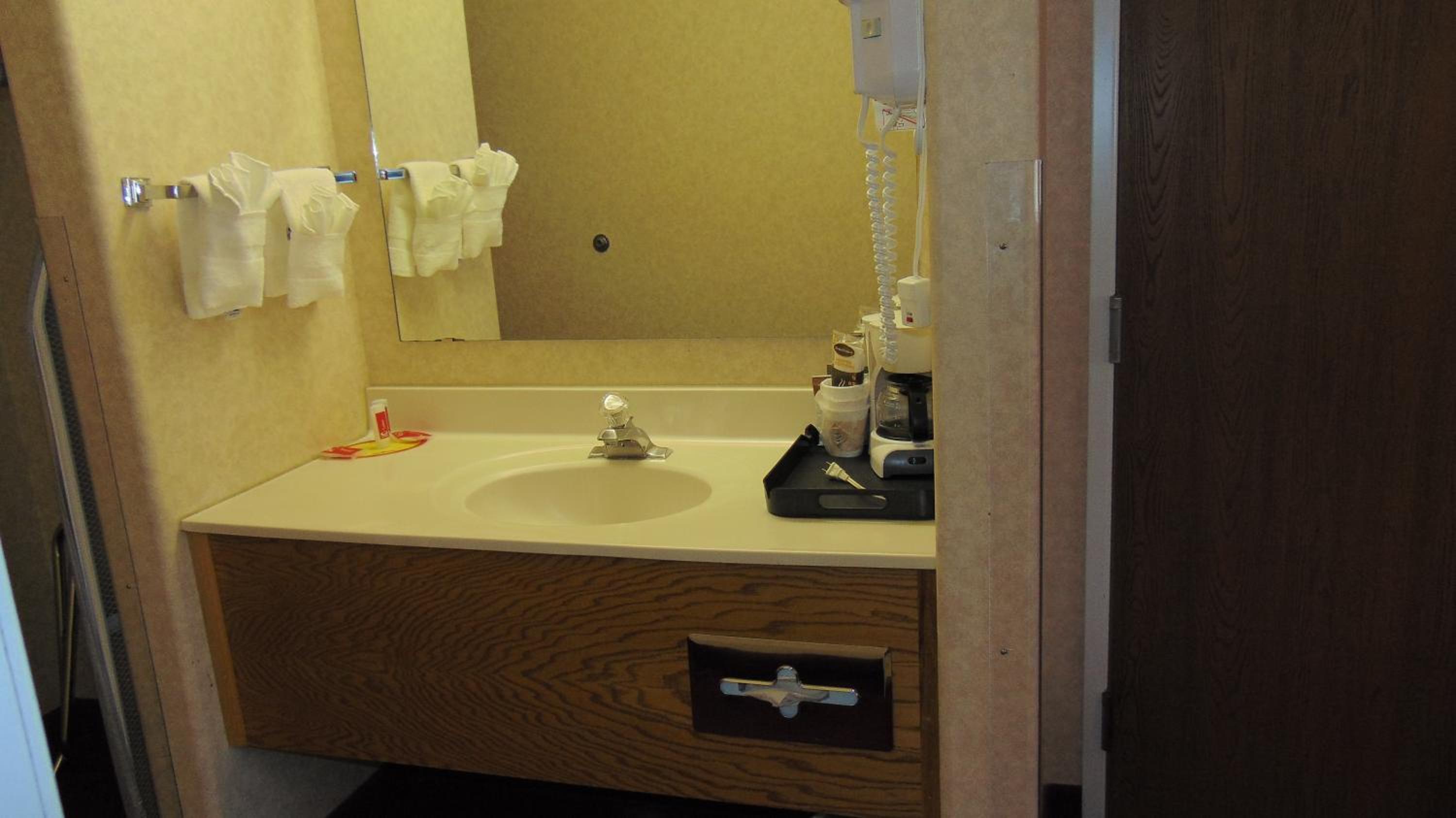 Montrose Vacations - Stay Wise Inns of Montrose - Property Image 4