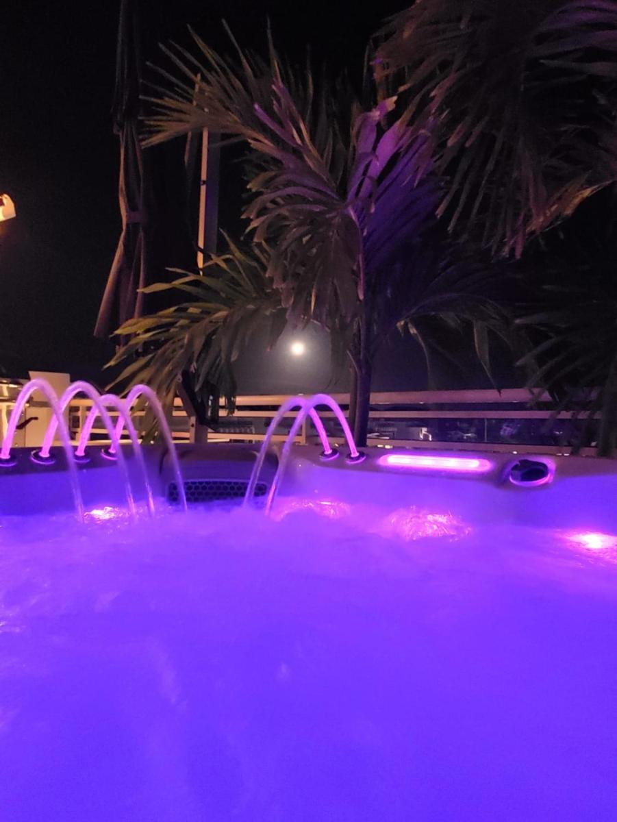 NEW Luxury Penthouse with Jacuzzi, BBQ and 4 Free private beach passes! — photo 3