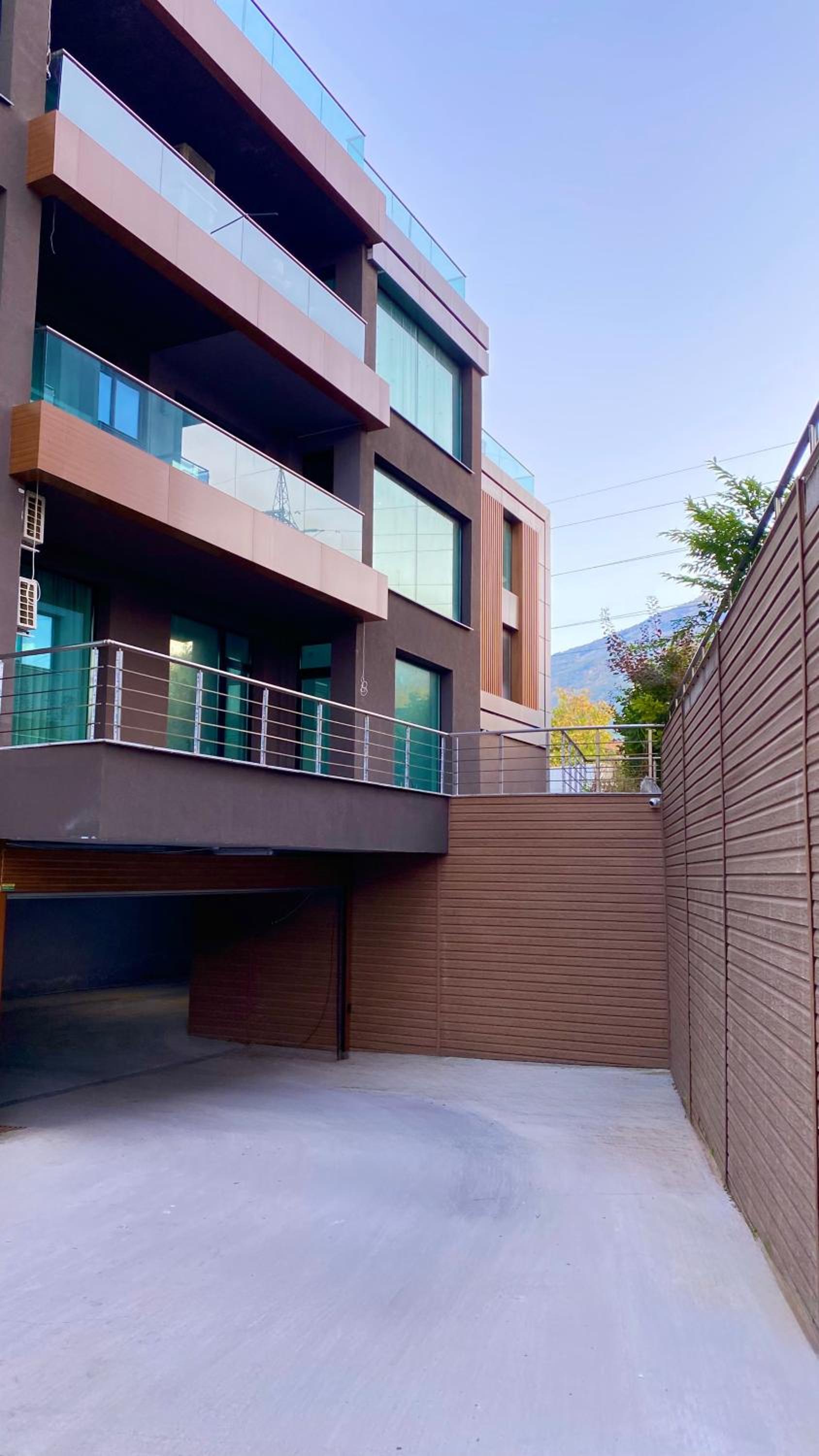 Emirates Luxury Apartment Free Parking Terrace