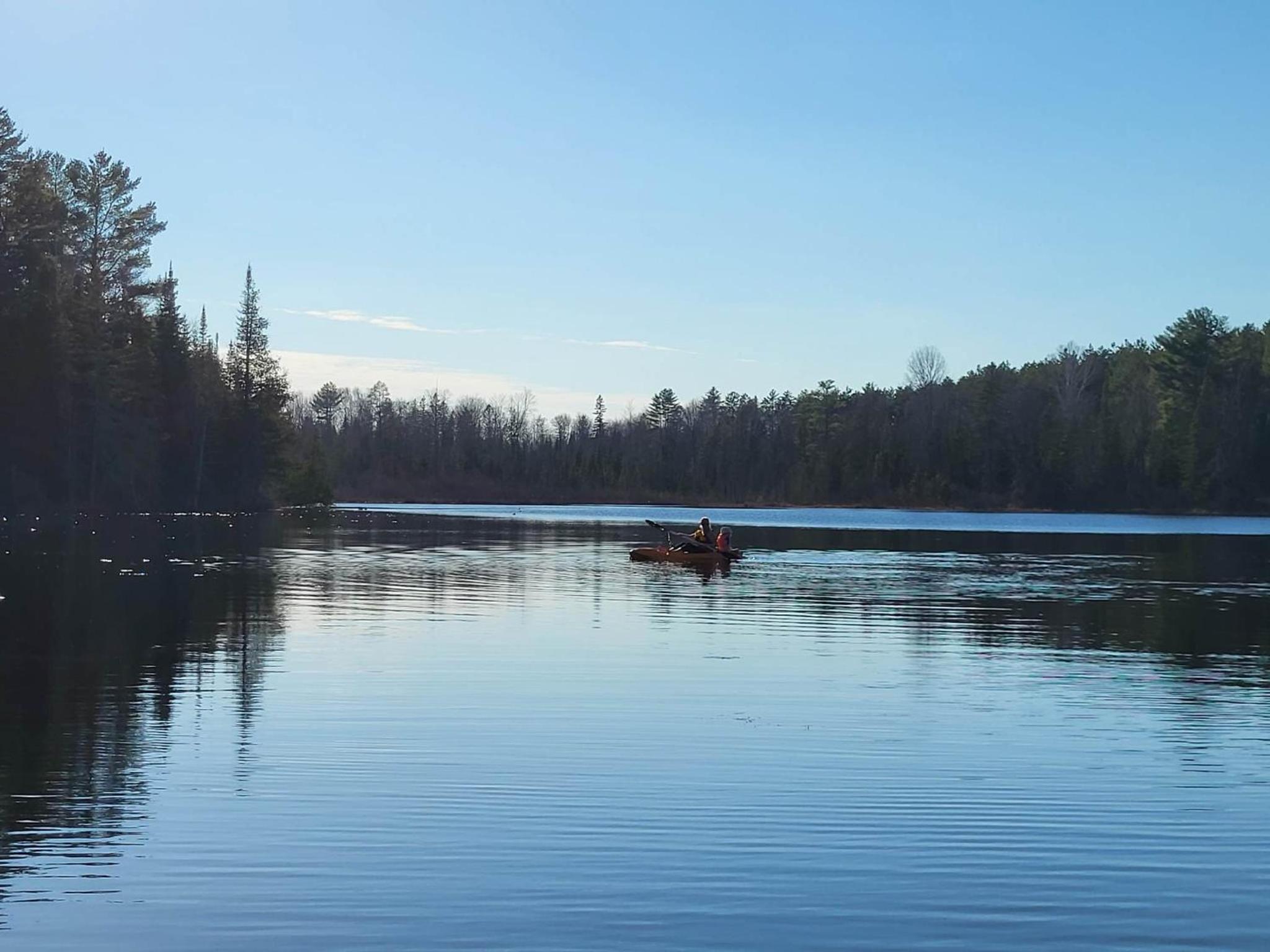 BowLakeHouse - Lakefront Cottage with Beach