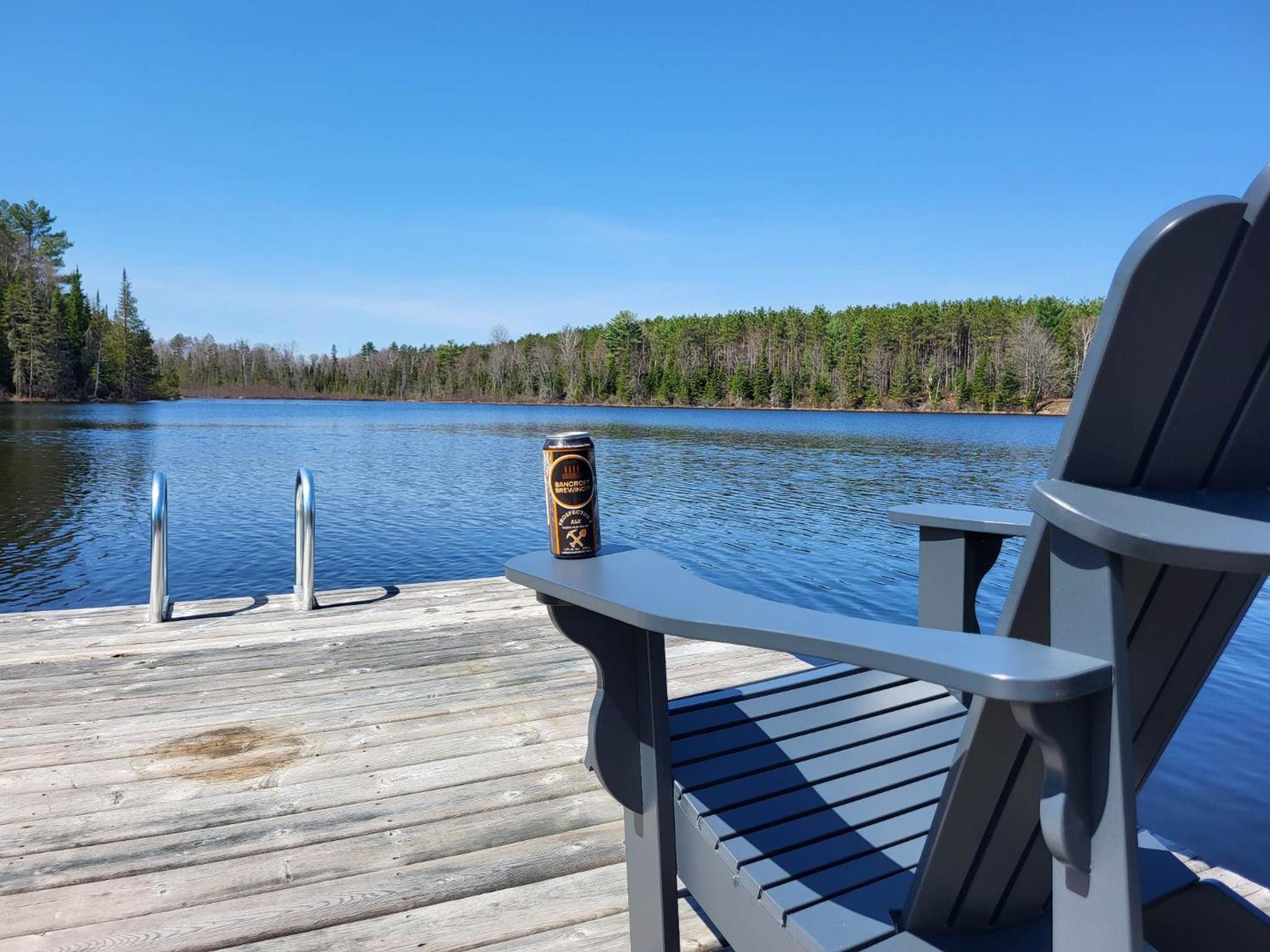 BowLakeHouse - Lakefront Cottage with Beach