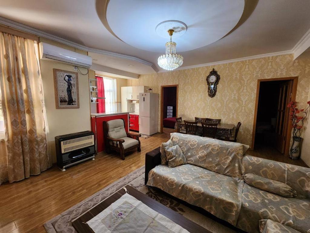 Apartment on David Aghmashenebeli Avenue