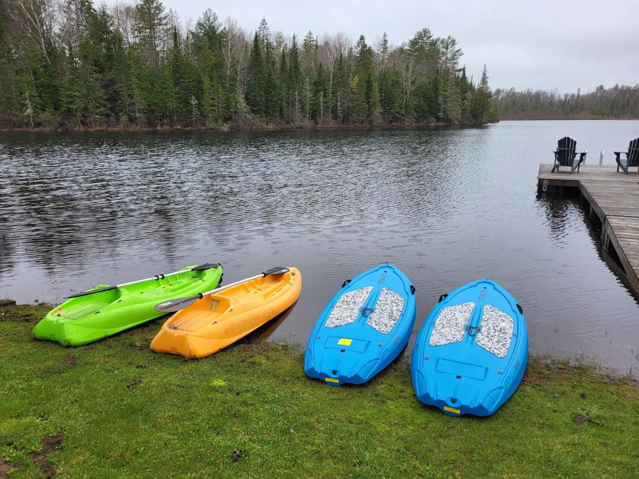BowLakeHouse - Lakefront Cottage with Beach