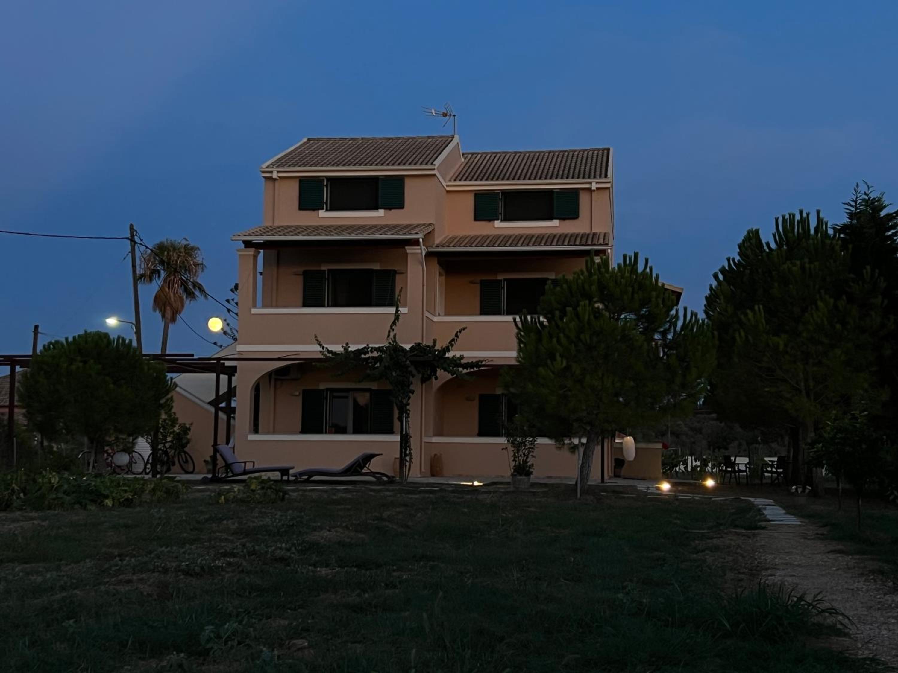 Dimitra Houses 2 - Seaside