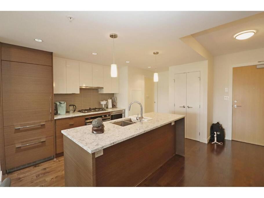 Cambie&Elizabeth Park 2BDR/Parki