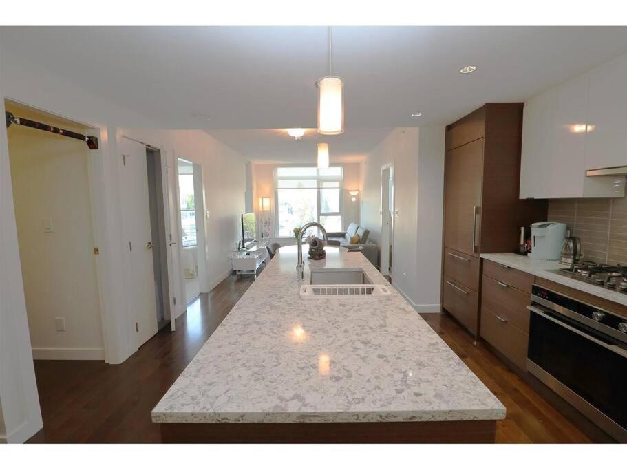 Cambie&Elizabeth Park 2BDR/Parki