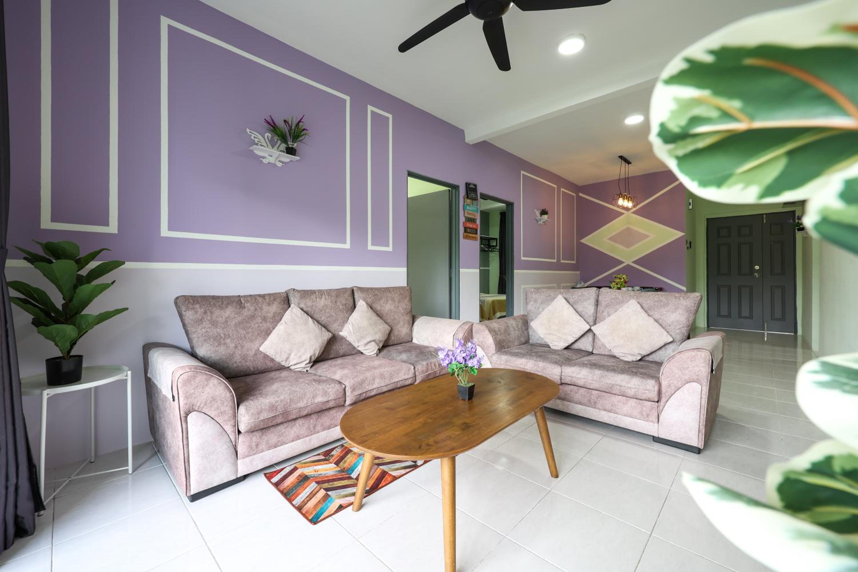 Moonight Luxe Suite, Cameron's Emerald Avenue