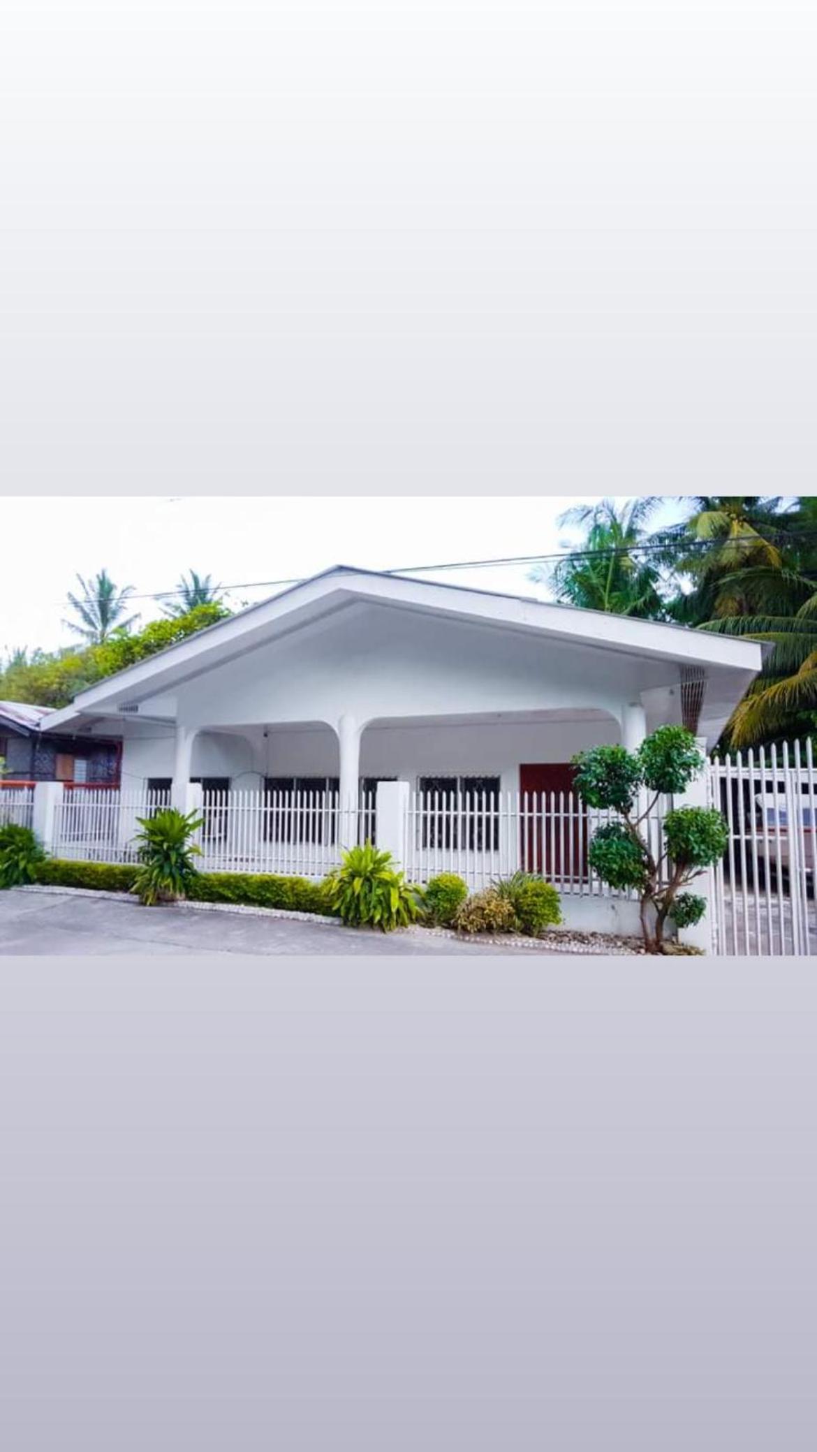 Luna Oslob Travellers Inn