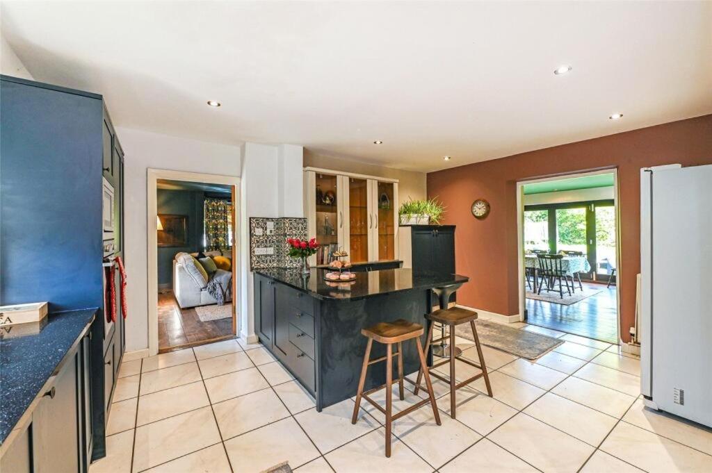 Chichester Retreat with Large Private Mature Garden view 5