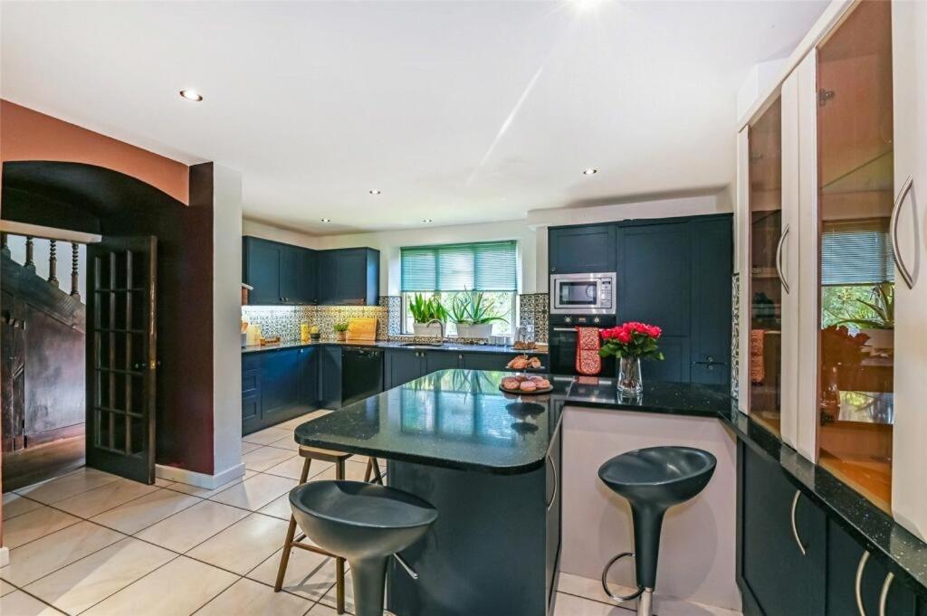 Chichester Retreat with Large Private Mature Garden view 4