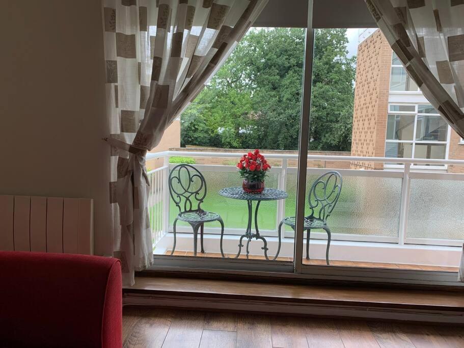 Spacious 2 Bed Elstree Borehamwood Hertfordshire