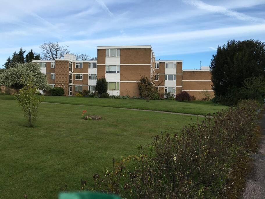 Spacious 2 Bed Elstree Borehamwood Hertfordshire