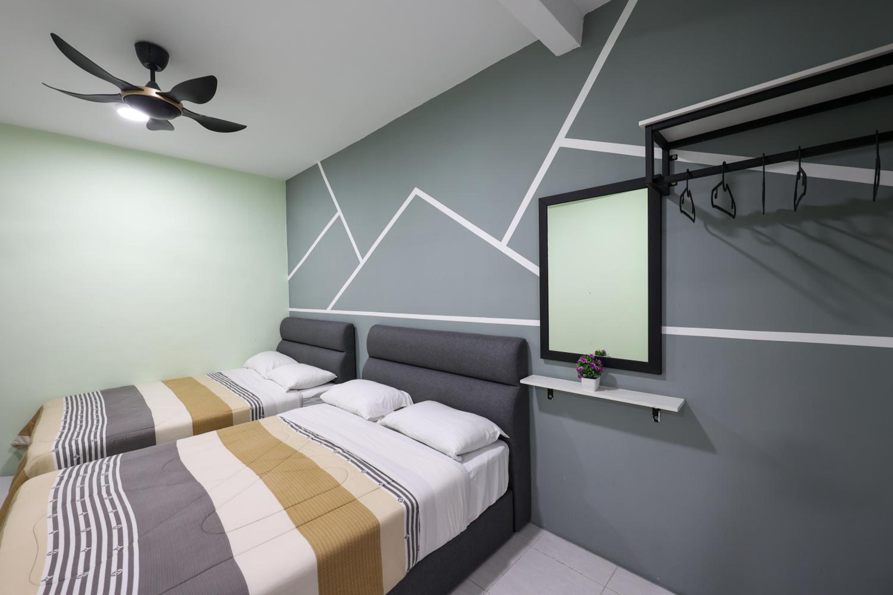 Moonight Luxe Suite, Cameron's Emerald Avenue