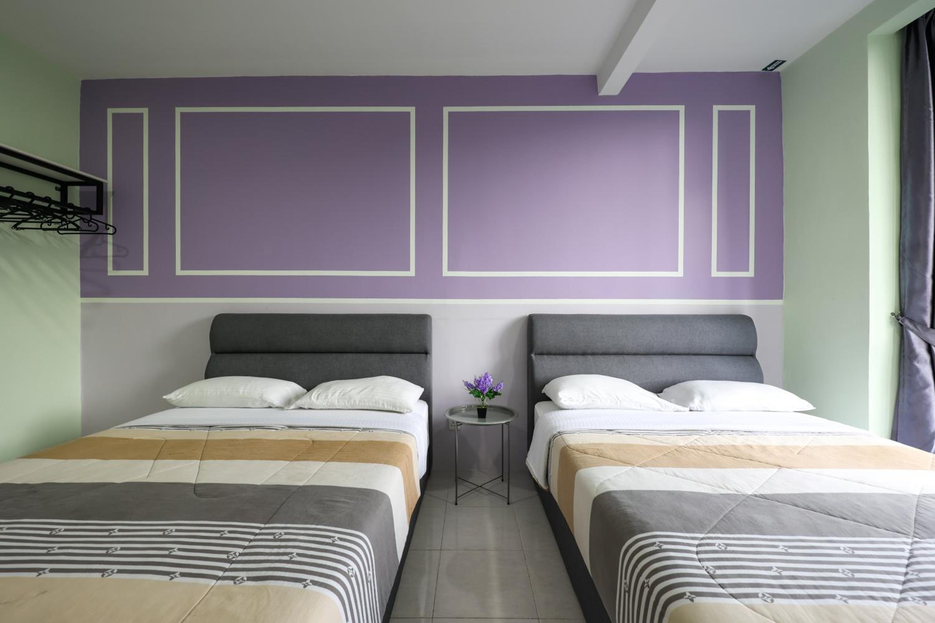 Moonight Luxe Suite, Cameron's Emerald Avenue photo 7