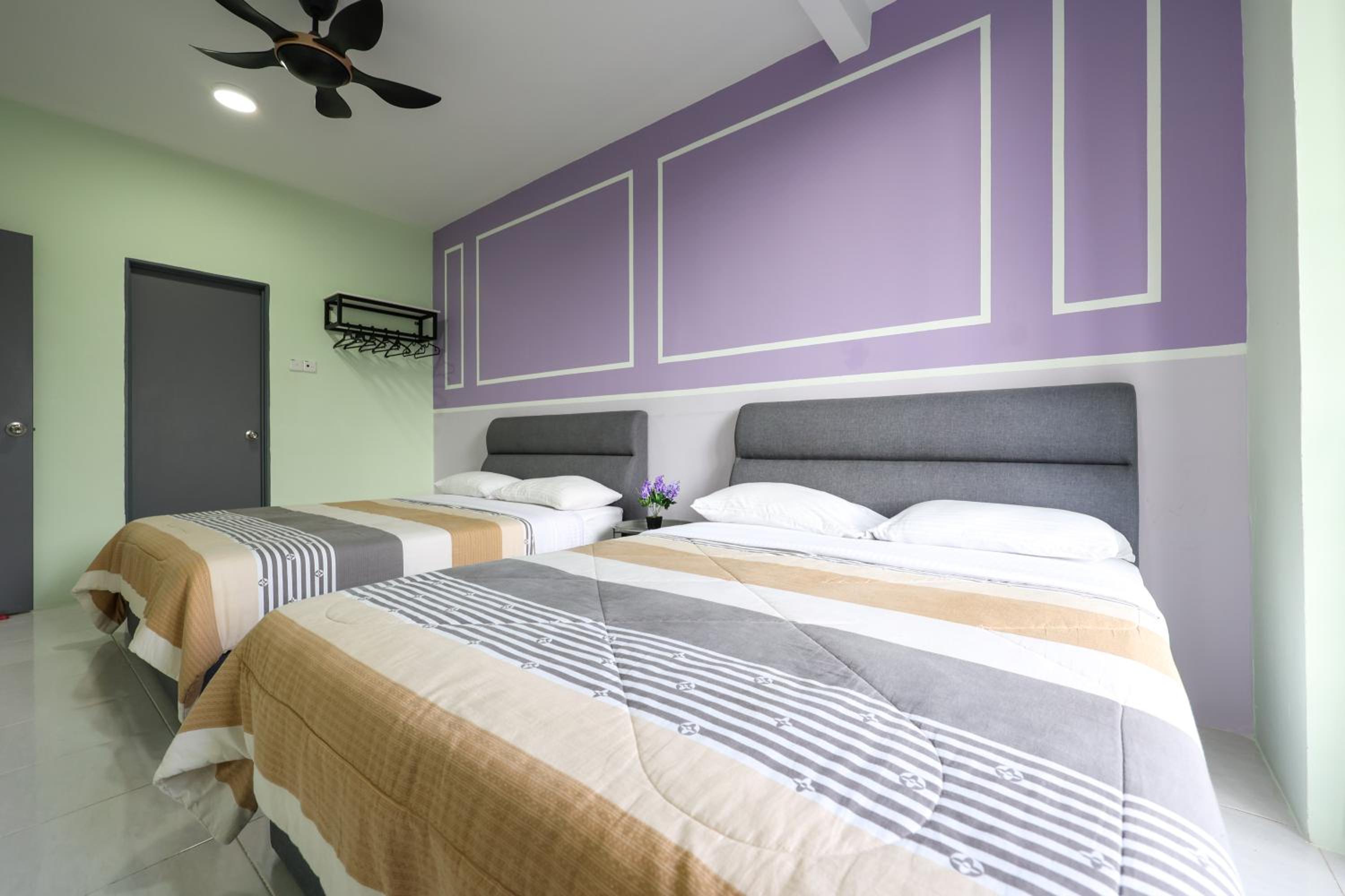 Moonight Luxe Suite, Cameron's Emerald Avenue