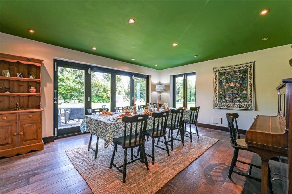 Chichester Retreat with Large Private Mature Garden view 2