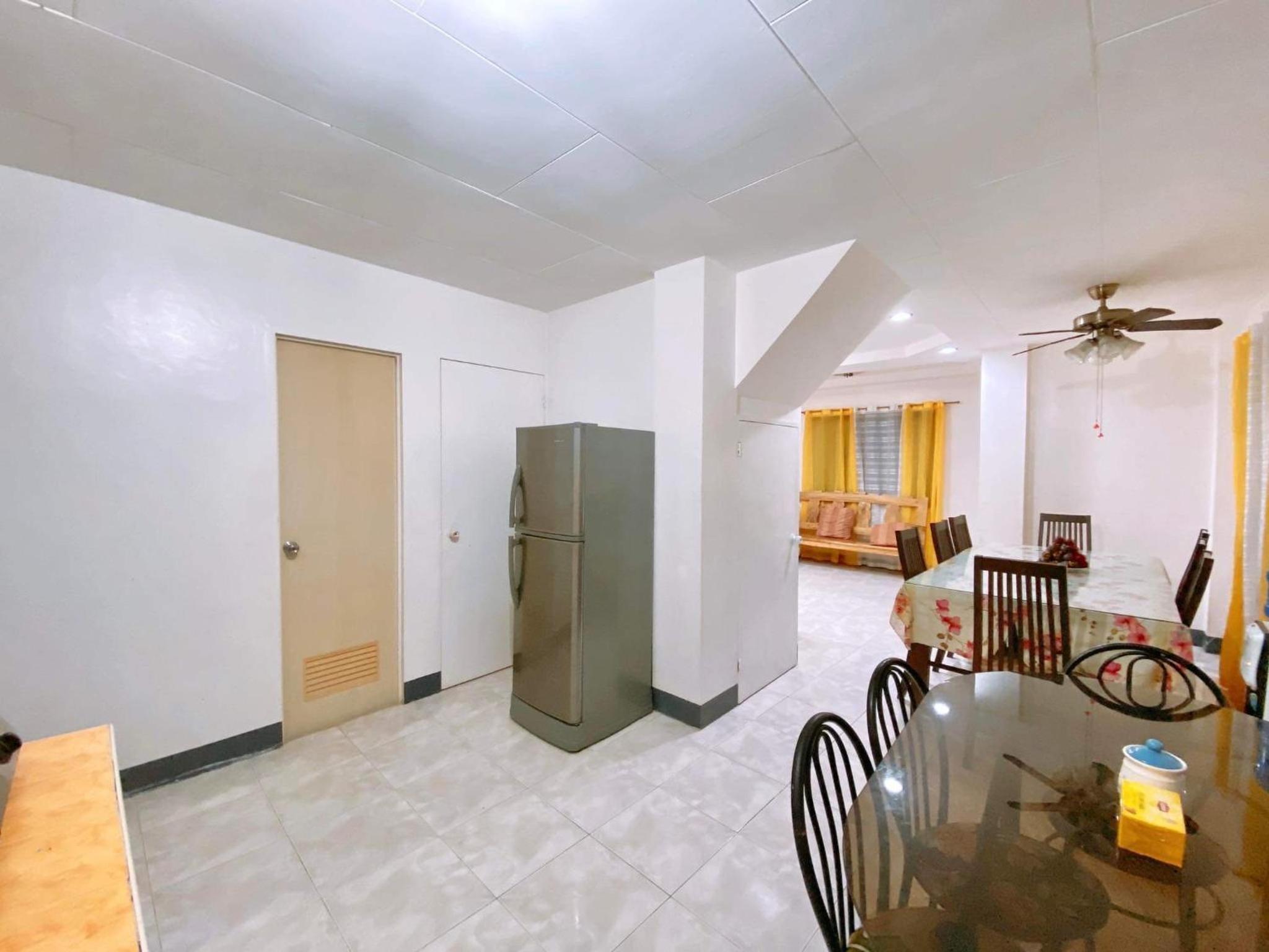 Luna Oslob Travellers Inn