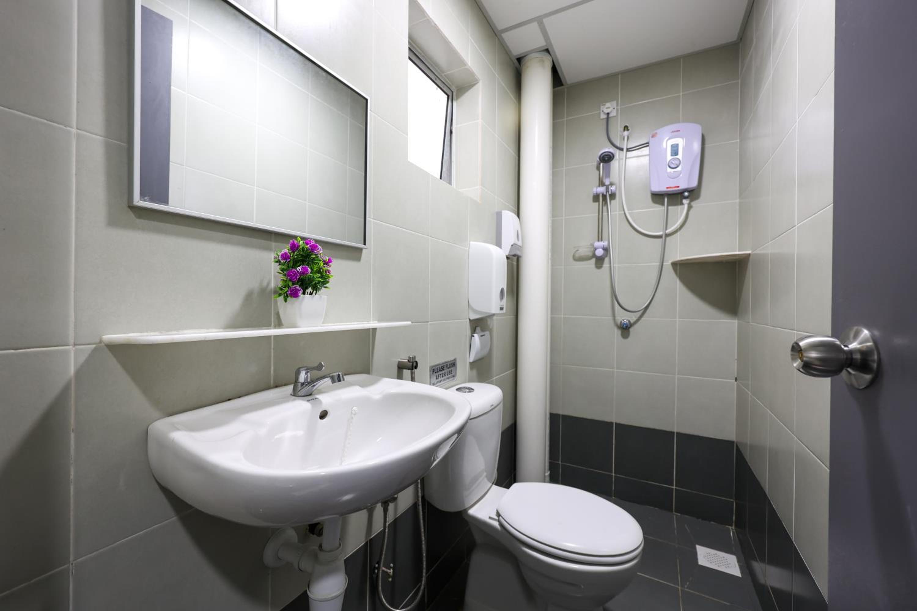 Moonight Luxe Suite, Cameron's Emerald Avenue
