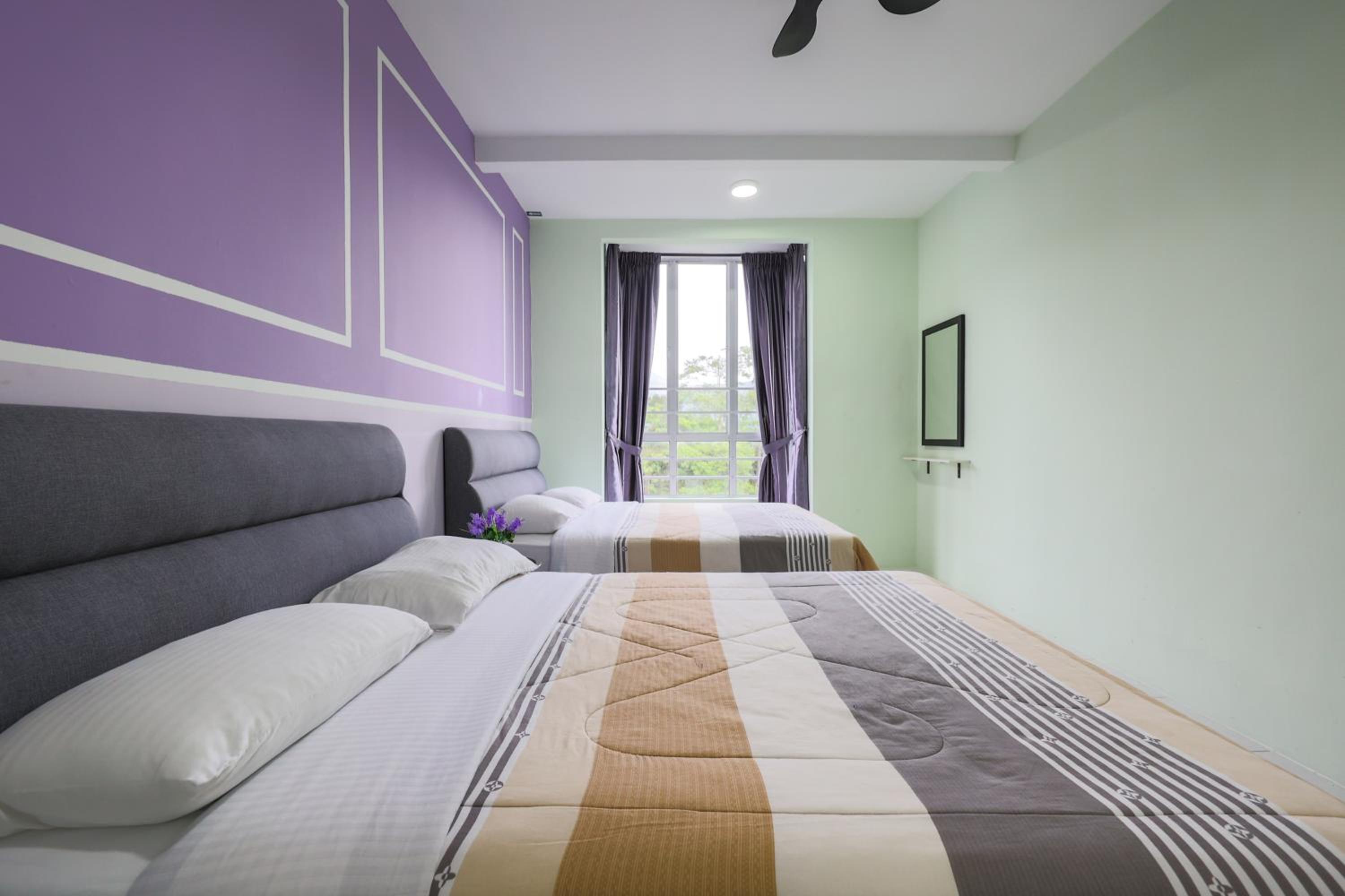Moonight Luxe Suite, Cameron's Emerald Avenue