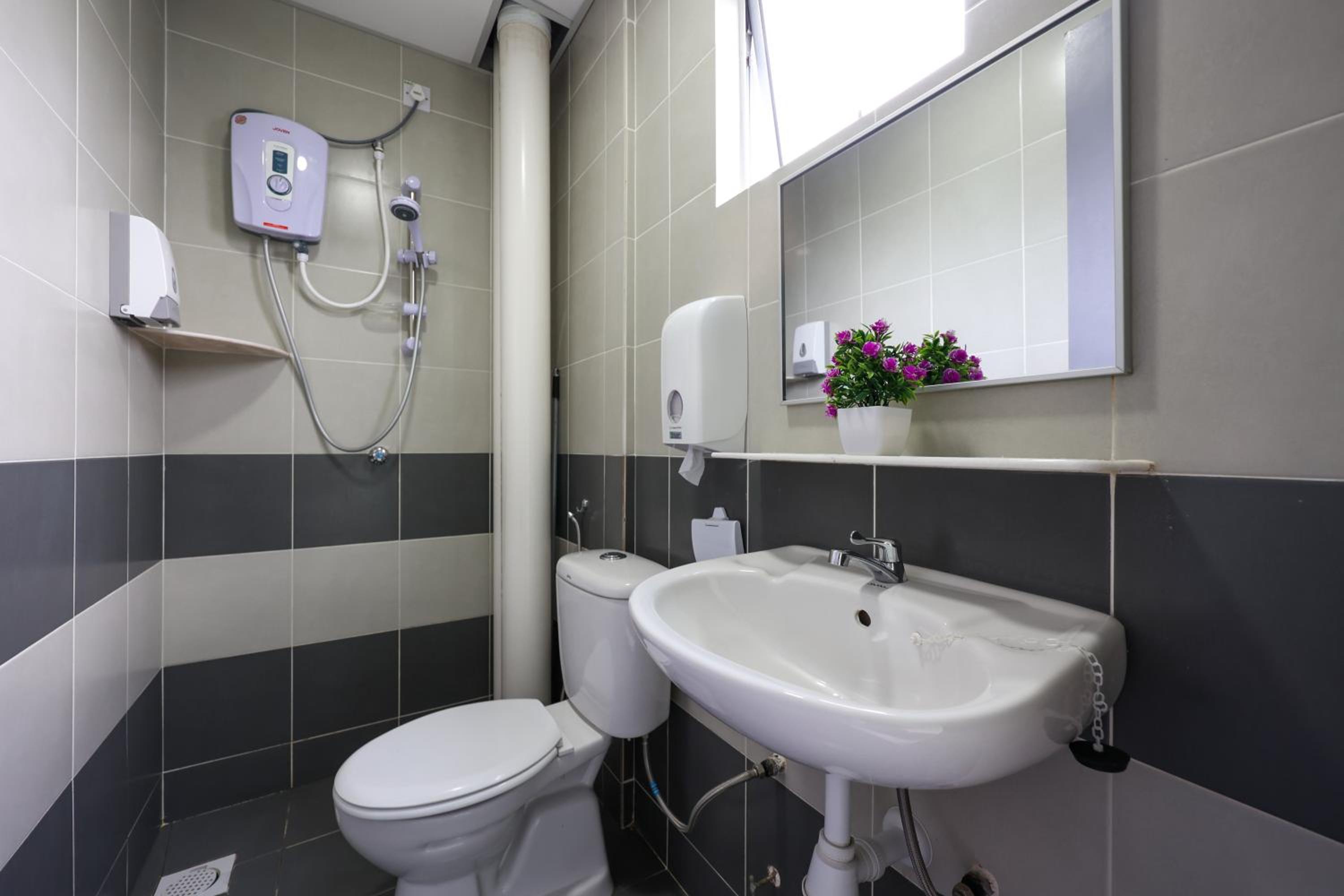 Moonight Luxe Suite, Cameron's Emerald Avenue