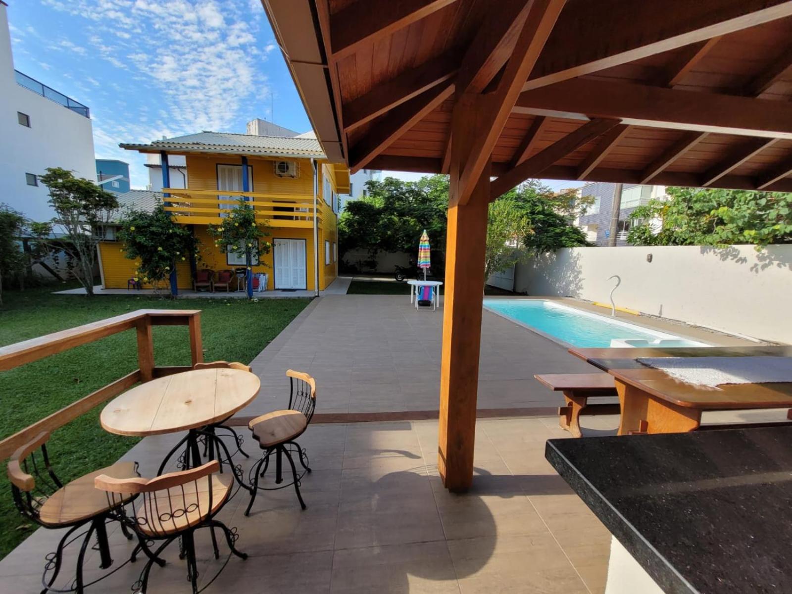 Casa com piscina ingleses 0161