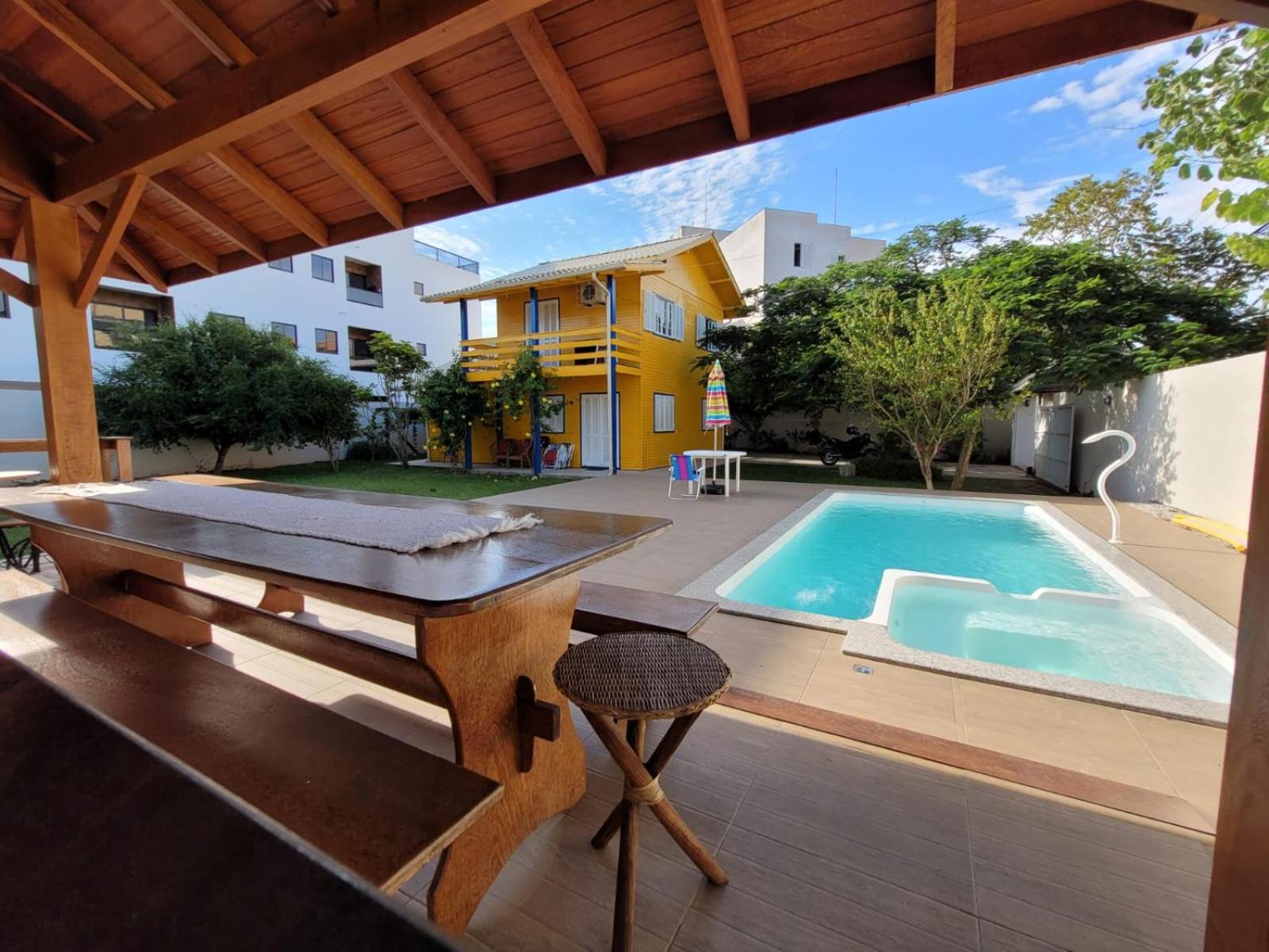 Casa com piscina ingleses 0161