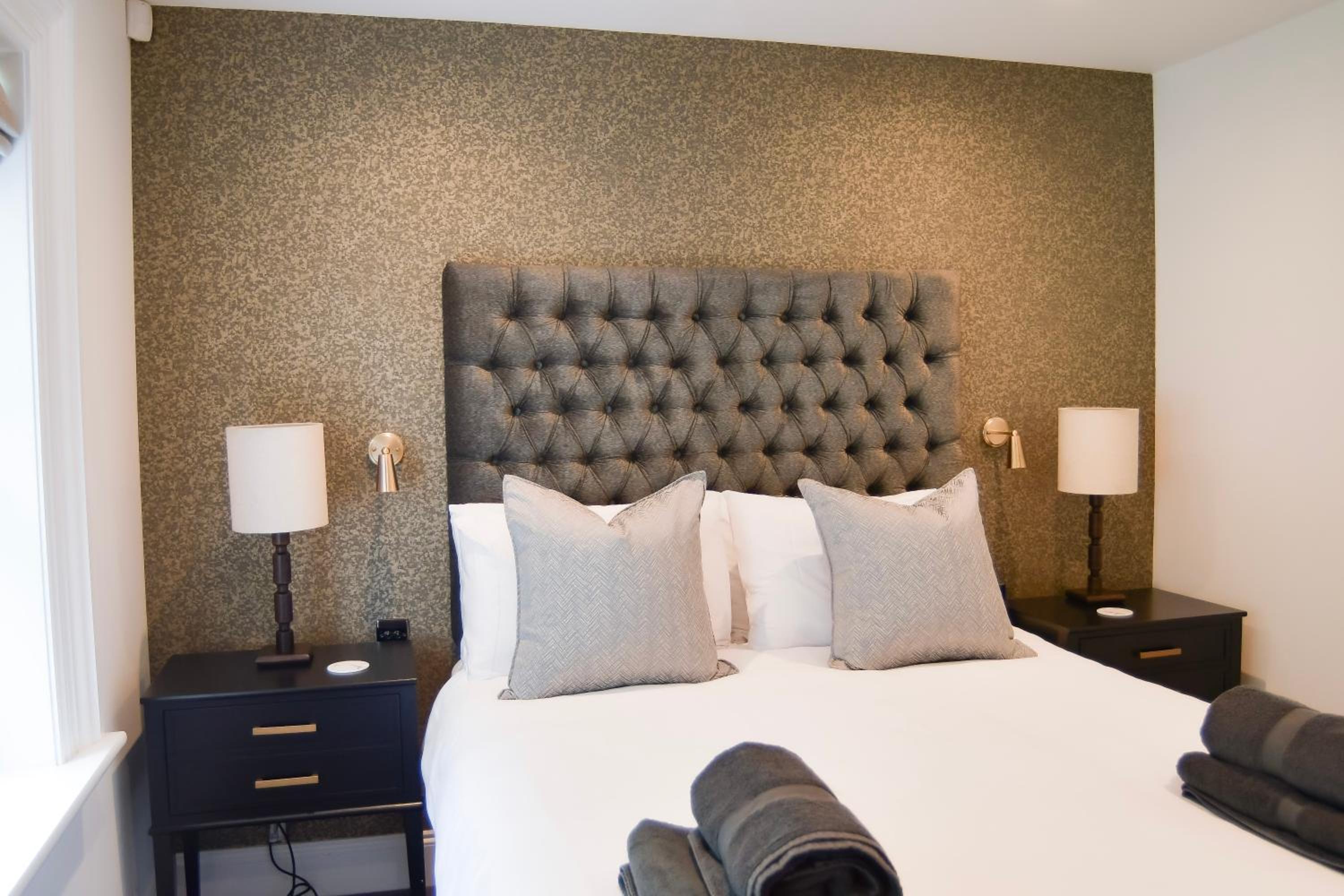 Luxury Croft Templepatrick Near Airport Rabbit and Hilton hotel view 2