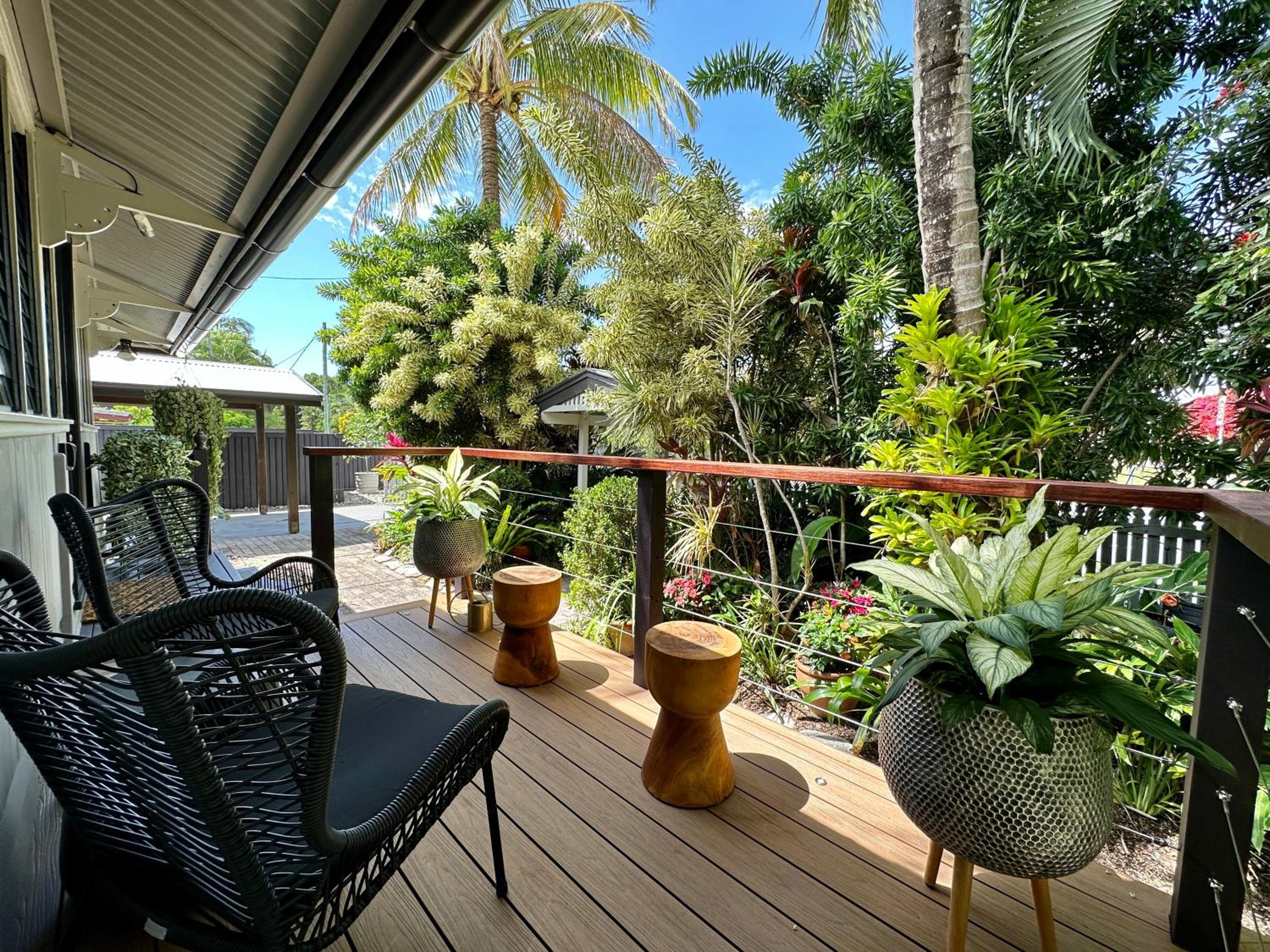 Sweet Creek Cottage, Palm Cove, 200m to Beach, Heated Pool, Pets