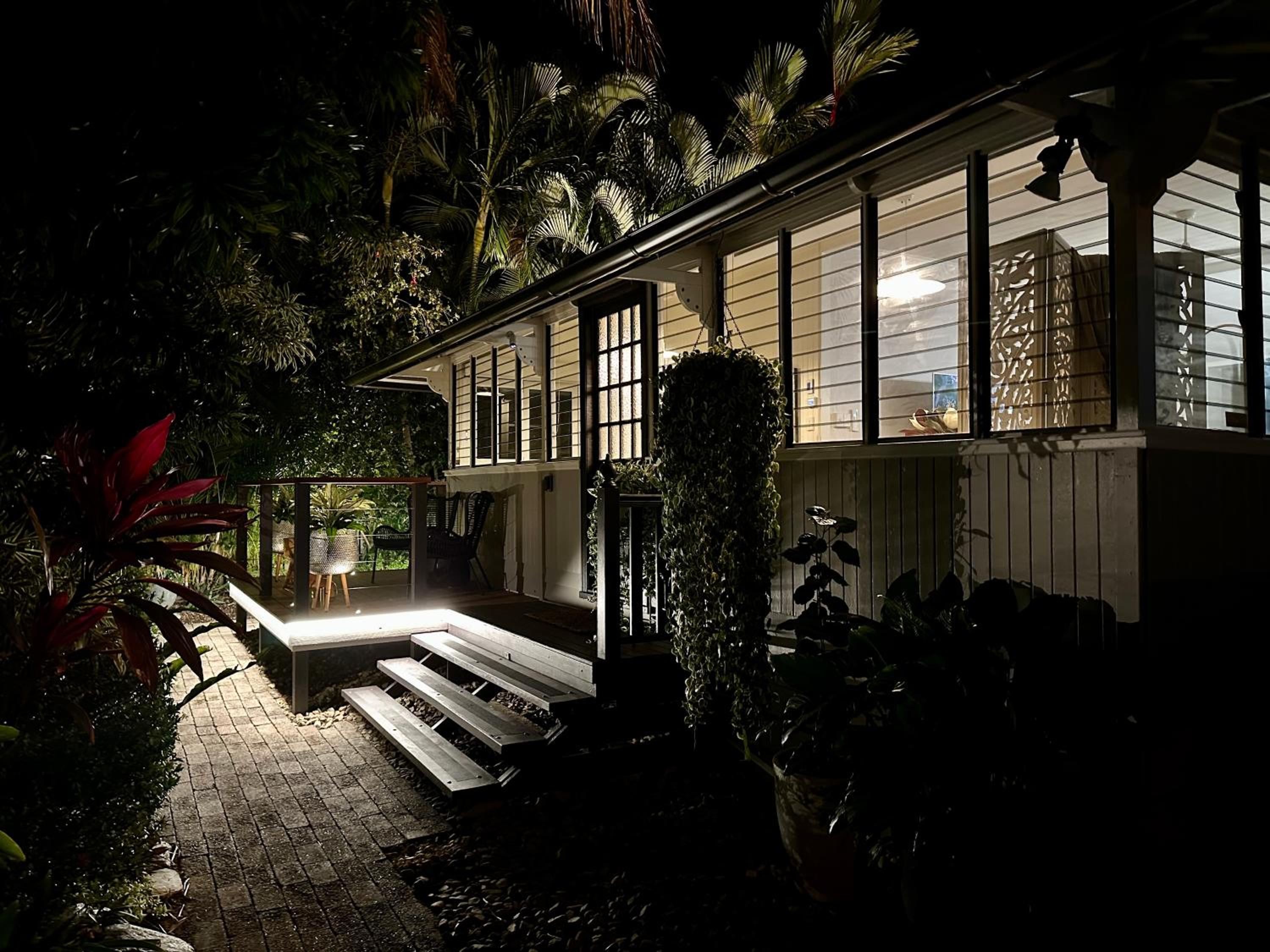 Sweet Creek Cottage, Palm Cove, 200m to Beach, Heated Pool, Pets
