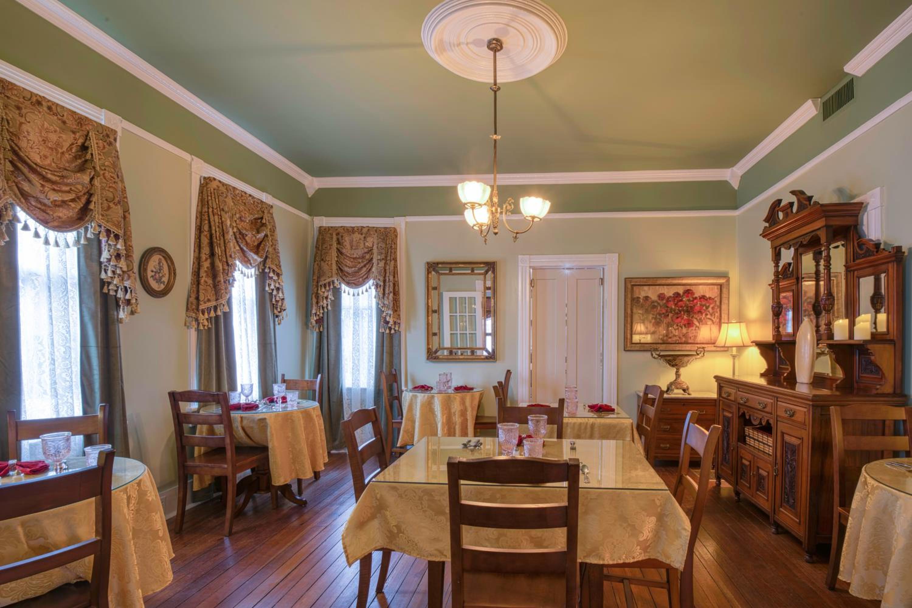 Victorian House Bed and Breakfast