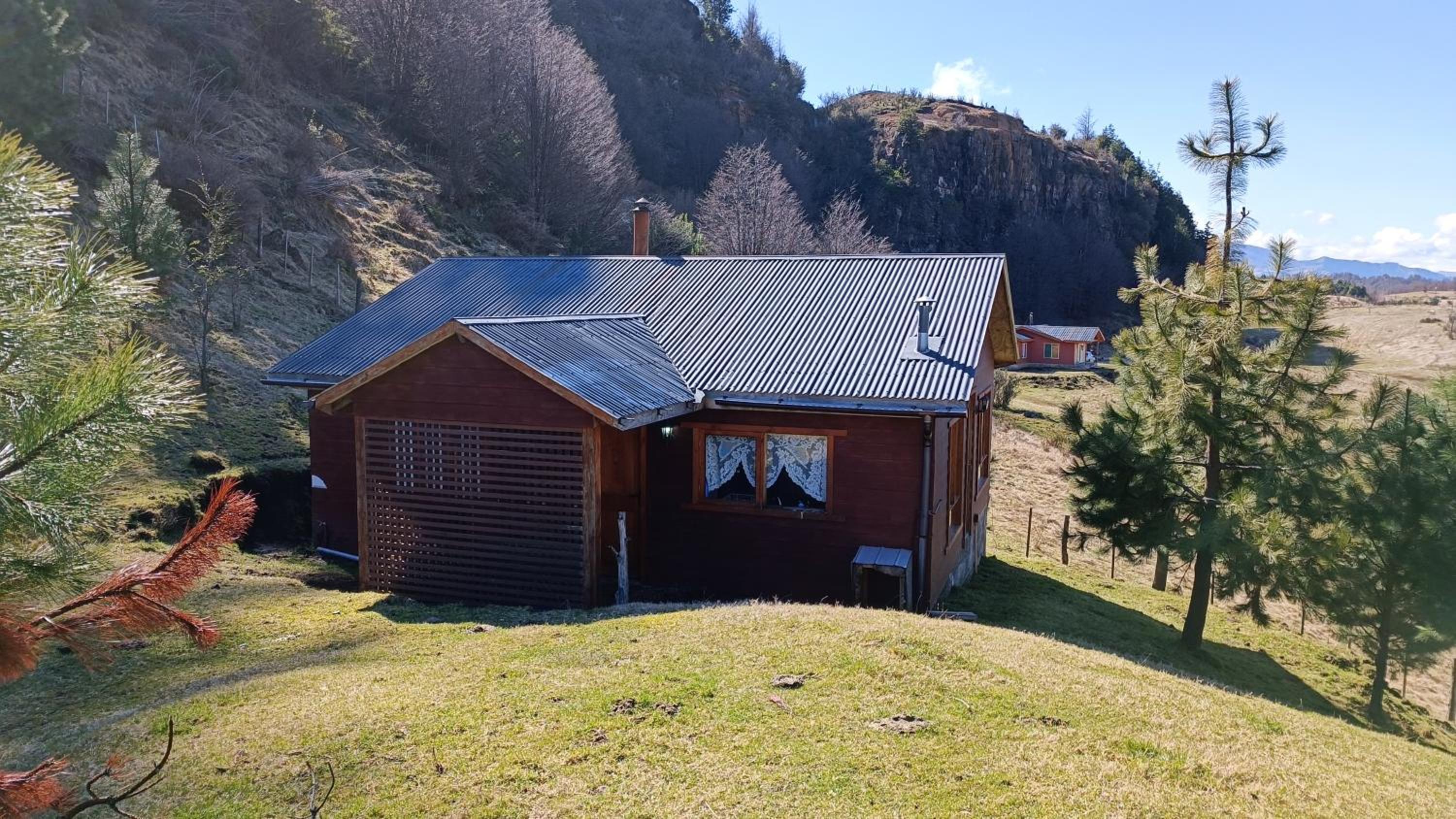 Tierras Altas de la Patagonia- Cabaña mediana con acceso al lago