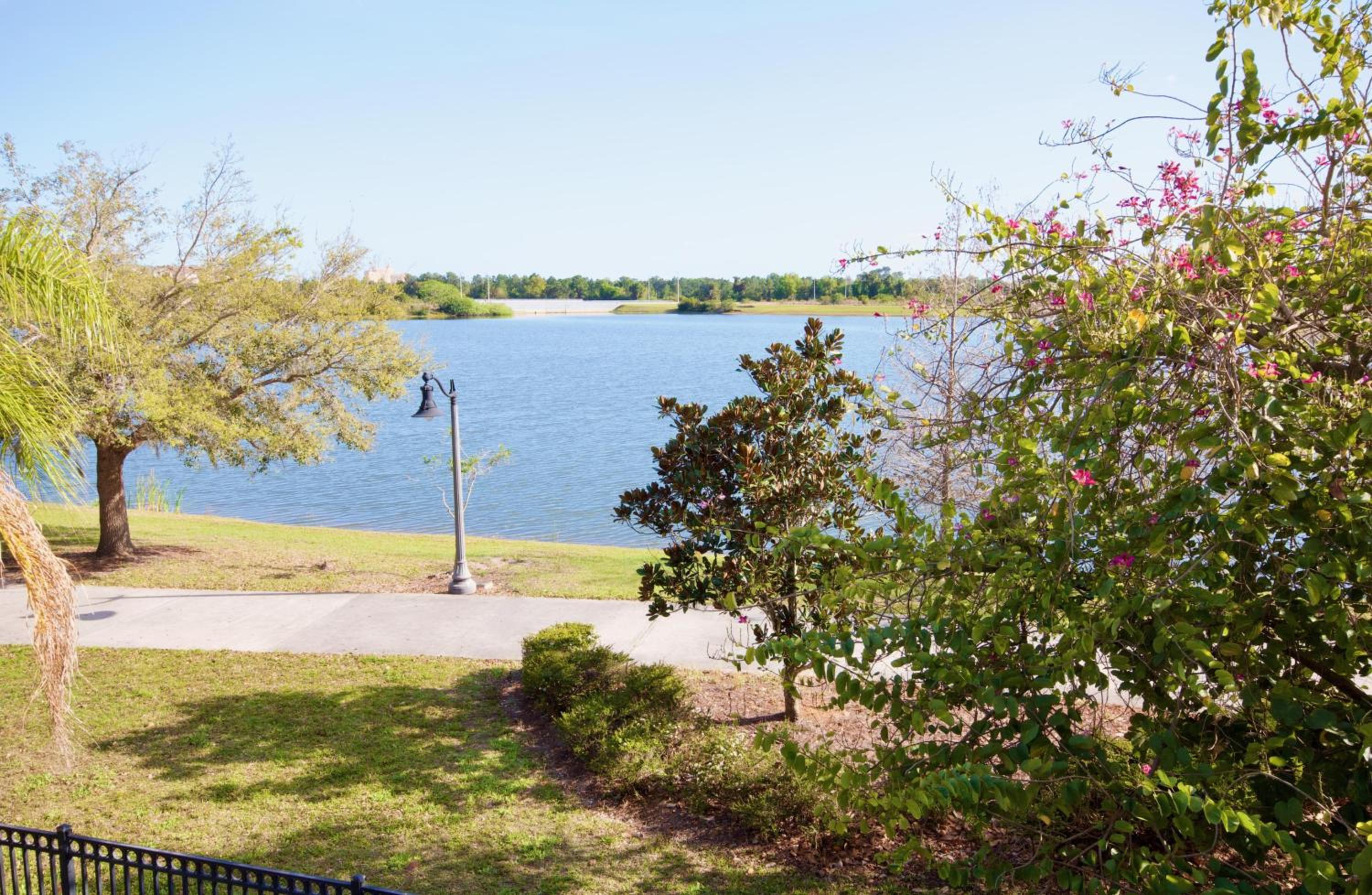 New! Beautiful Vista Cay Lakeview Vista Near all Theme Parks, and walk to the Convention Center