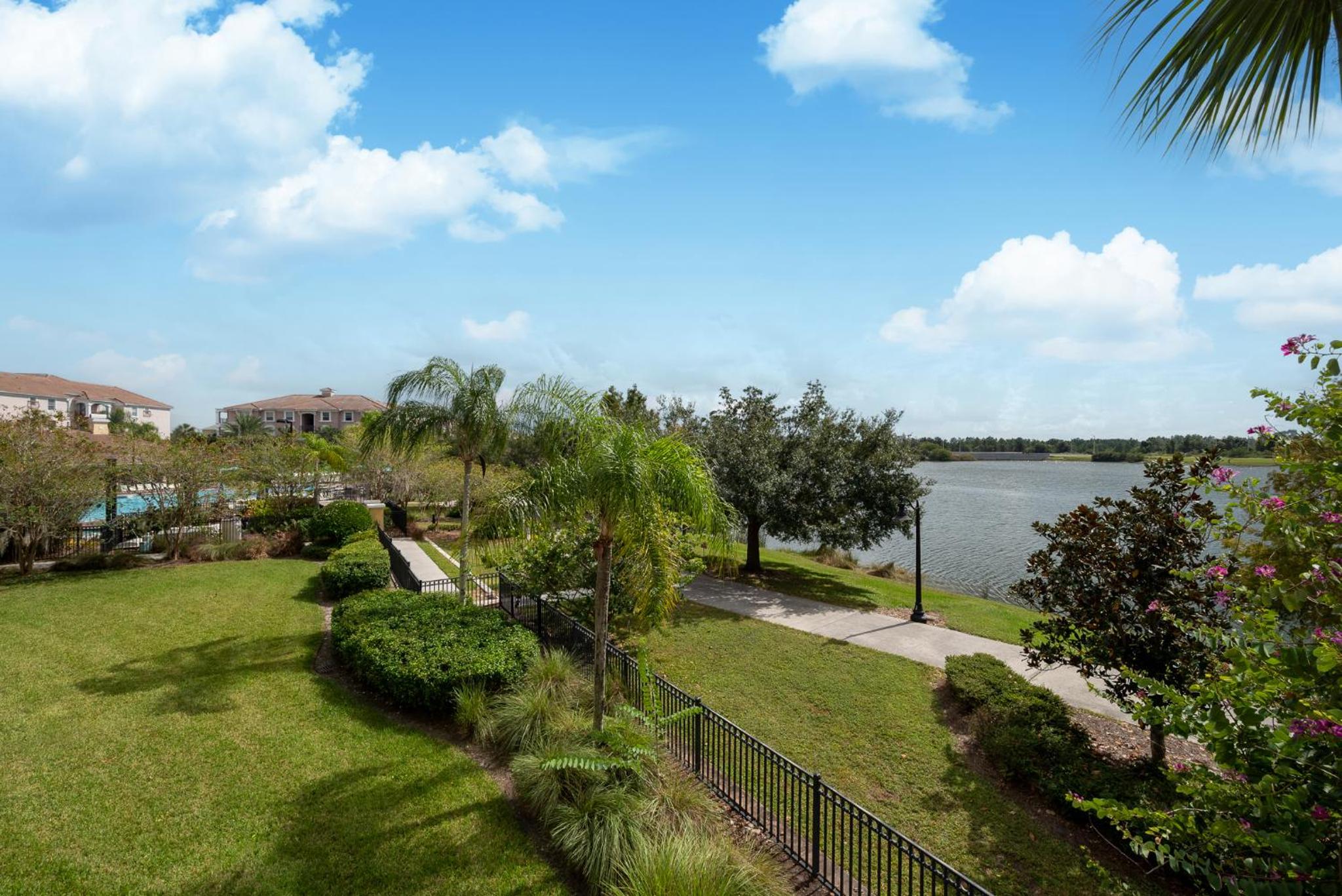 New! Beautiful Vista Cay Lakeview Vista Near all Theme Parks, and walk to the Convention Center