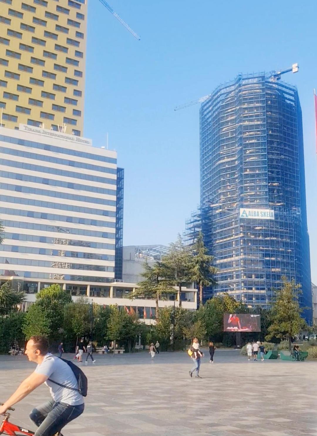 SweetHome Tirana Center, Skanderbeg Square