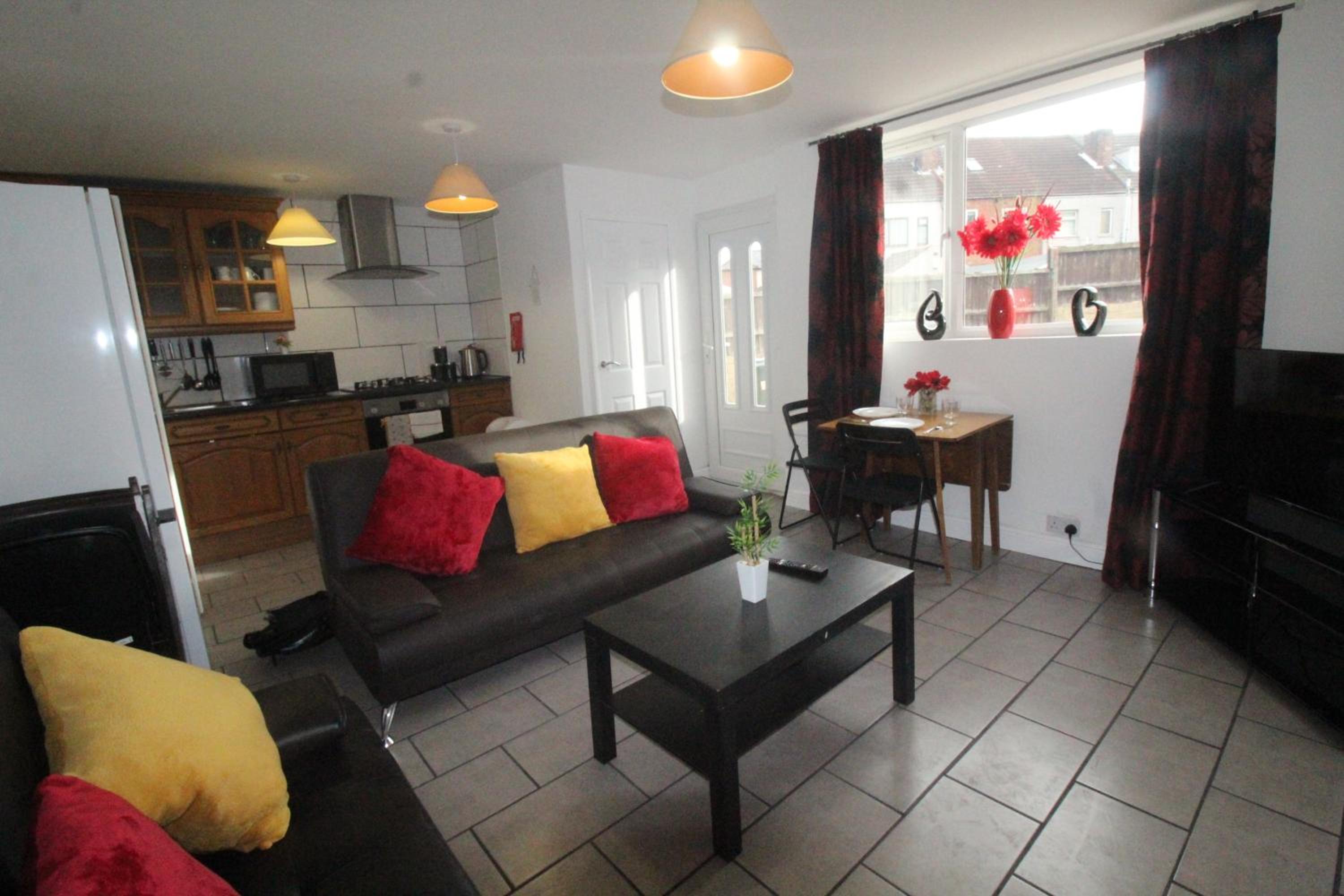 Dinnington House Dinnington by Smart Corporate Stays view 3