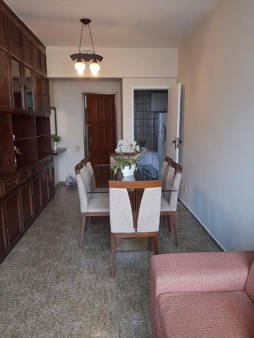 Guarapari. ES. Alugo excelente apartamento a 100 m do mar.
