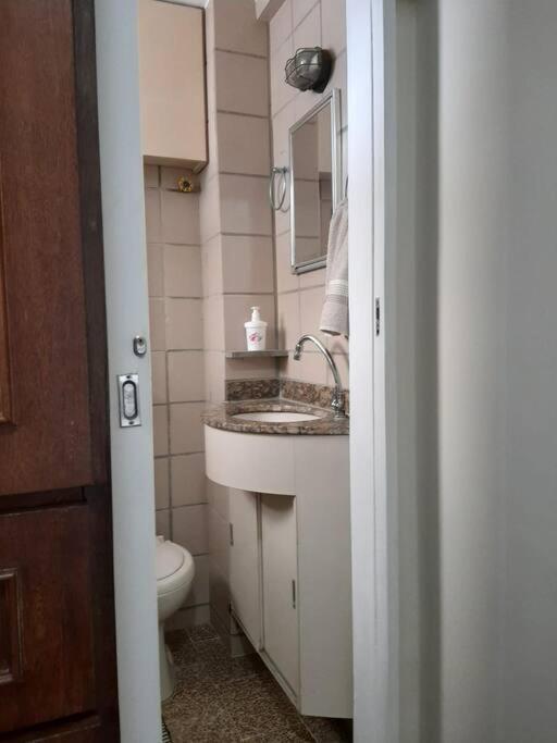 Guarapari. ES. Alugo excelente apartamento a 100 m do mar.
