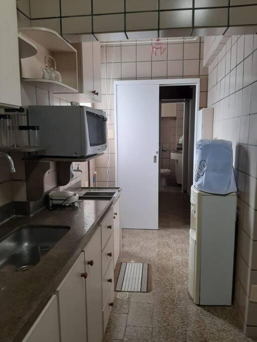 Guarapari. ES. Alugo excelente apartamento a 100 m do mar.