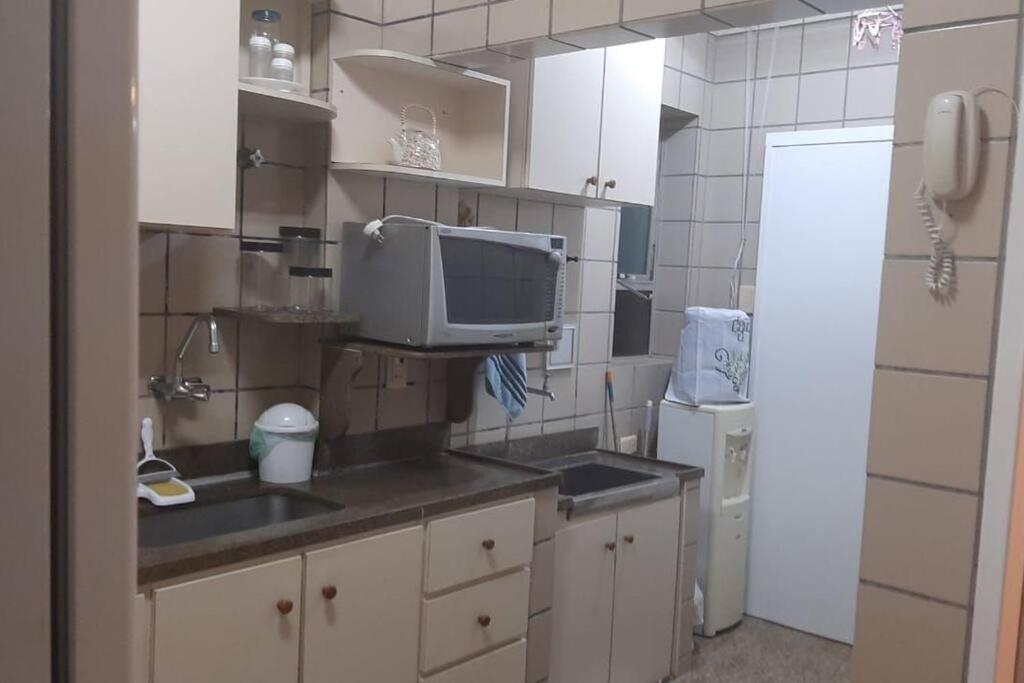 Guarapari. ES. Alugo excelente apartamento a 100 m do mar.