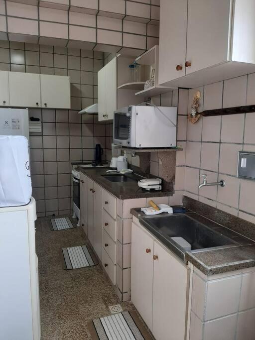 Guarapari. ES. Alugo excelente apartamento a 100 m do mar.
