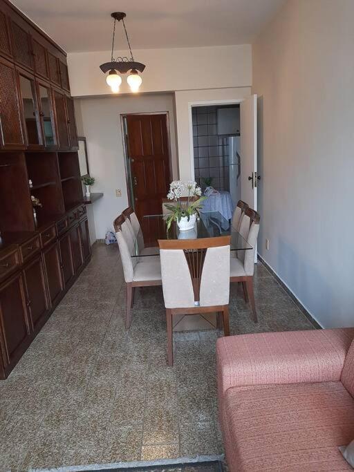 Guarapari. ES. Alugo excelente apartamento a 100 m do mar.