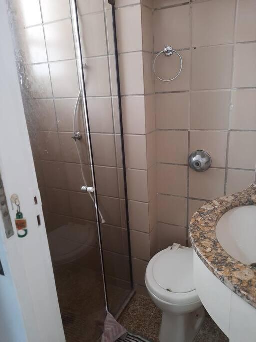 Guarapari. ES. Alugo excelente apartamento a 100 m do mar.