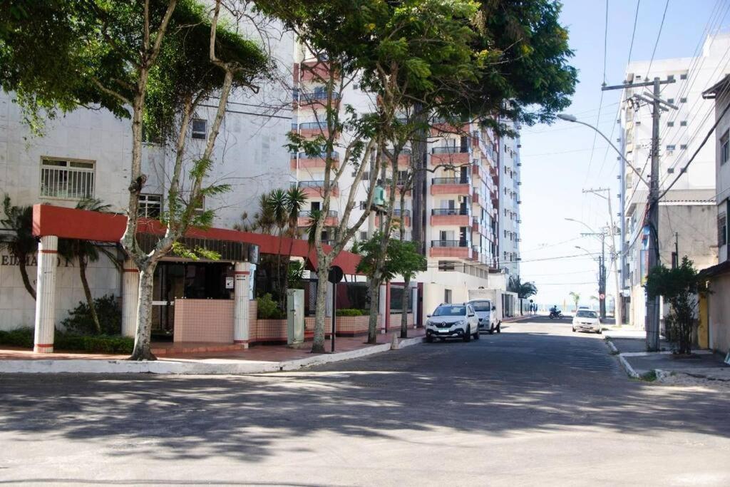 Guarapari. ES. Alugo excelente apartamento a 100 m do mar.