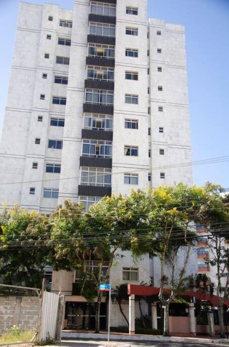 Guarapari. ES. Alugo excelente apartamento a 100 m do mar.