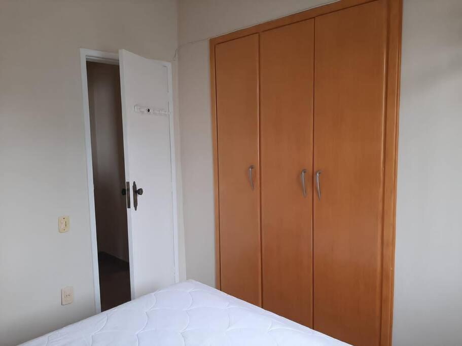 Guarapari. ES. Alugo excelente apartamento a 100 m do mar.