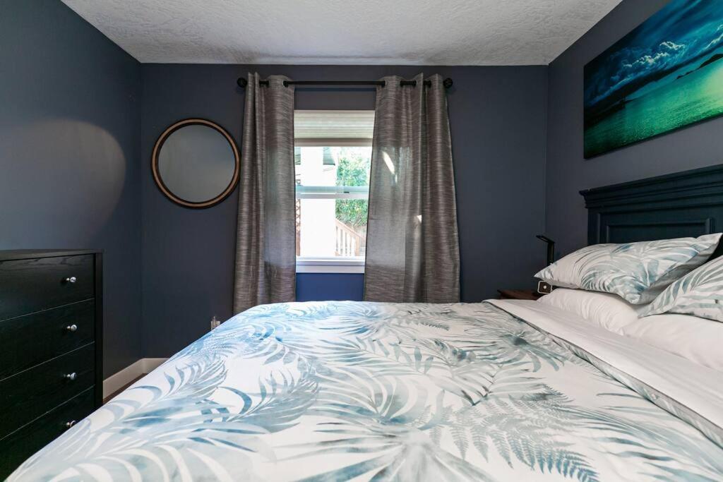 Great 1-bedroom Suite Near Downtown Langford