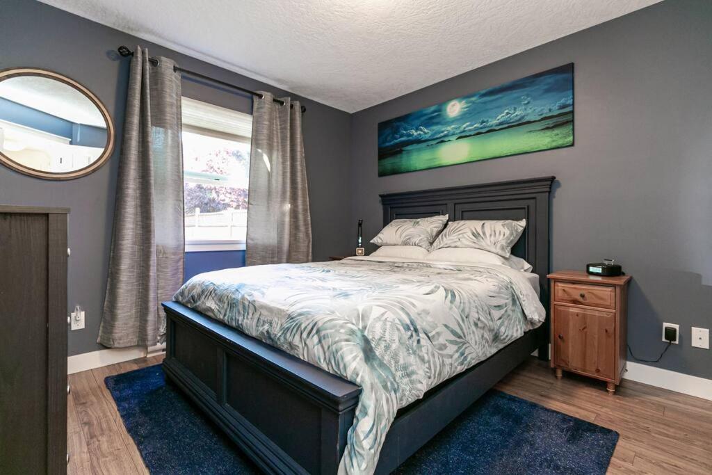 Great 1-bedroom Suite Near Downtown Langford