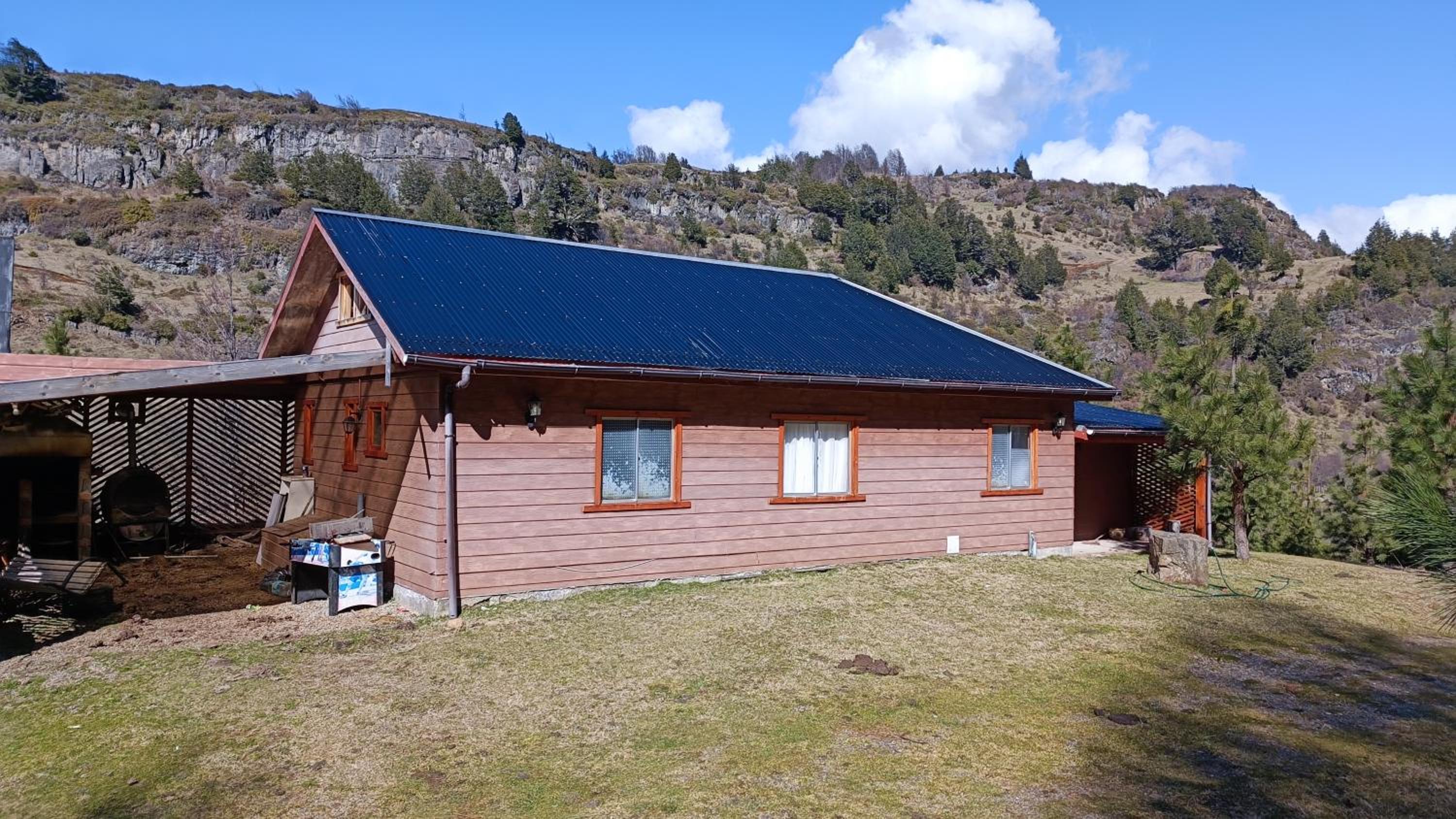 Tierras Altas de la Patagonia-Cabaña grande con acceso al lago