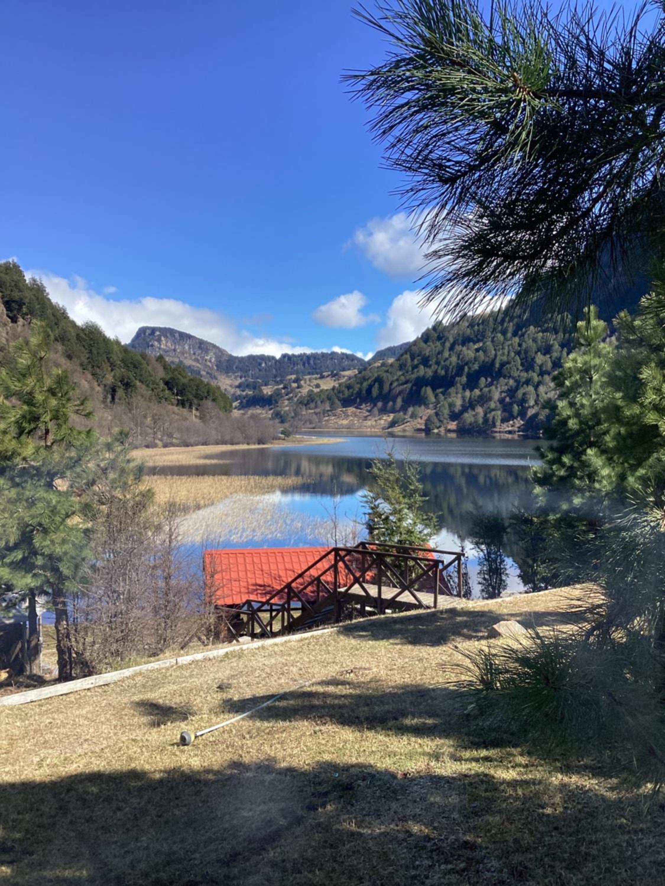Tierras Altas de la Patagonia-Cabaña grande con acceso al lago