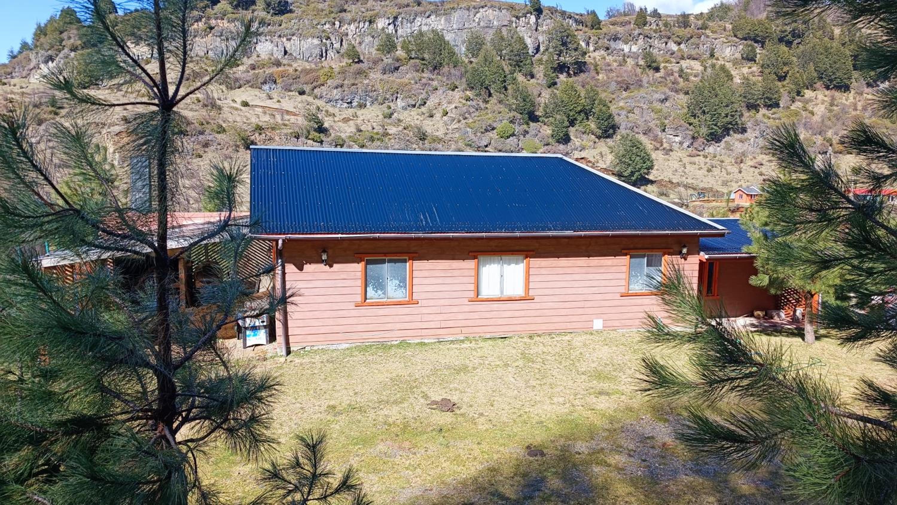 Tierras Altas de la Patagonia-Cabaña grande con acceso al lago